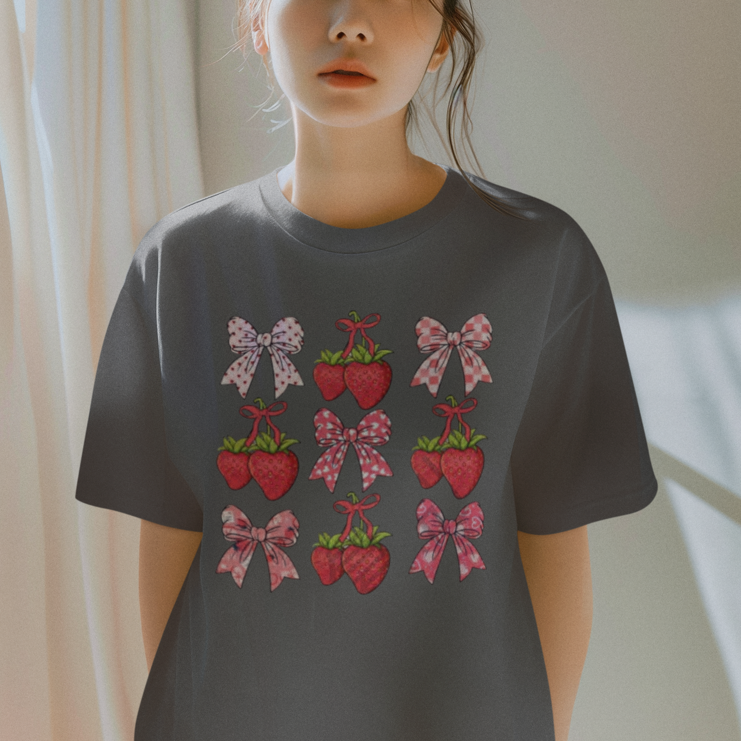 T-Shirt: Strawberry Bows